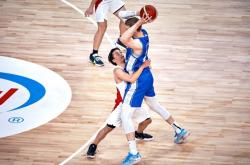 足球直播-马来西亚队险胜法国队，黄鸭组合带队取胜