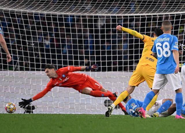 那不勒斯险胜比利时，莱万爆发神勇的简单介绍