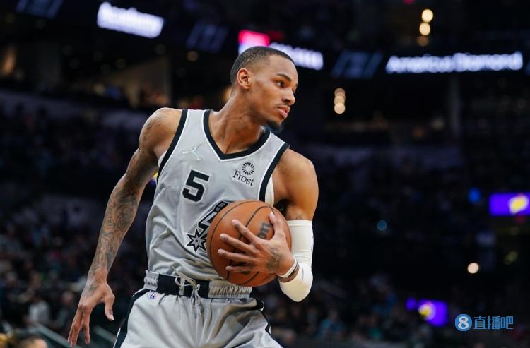 包含猛龙逆转马刺，瓦兰丘纳斯完成帽子戏法的词条