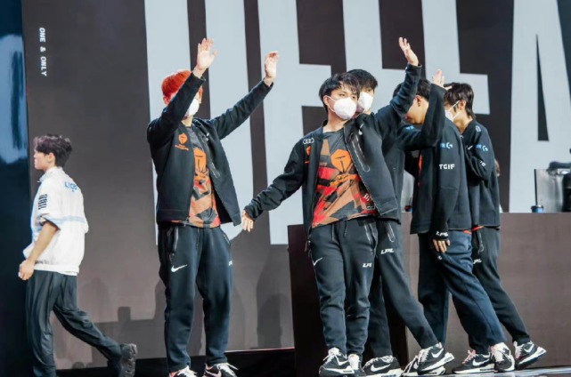 C9碾压DRX2，Knight打破历史纪录的简单介绍