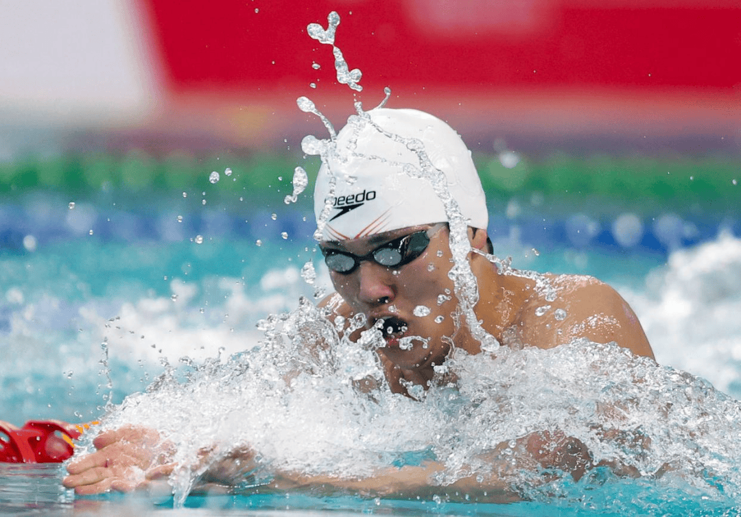 游泳选手发挥出色，荣膺最佳MVP的简单介绍