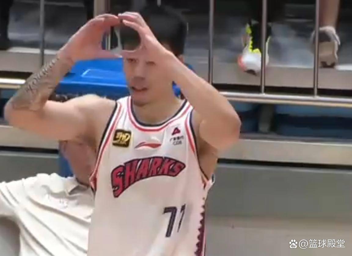 包含广州队逆转雷霆，王哲林状态火热的词条